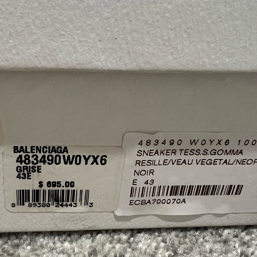 Balenciaga tennis shoes - Picture 2 of 5